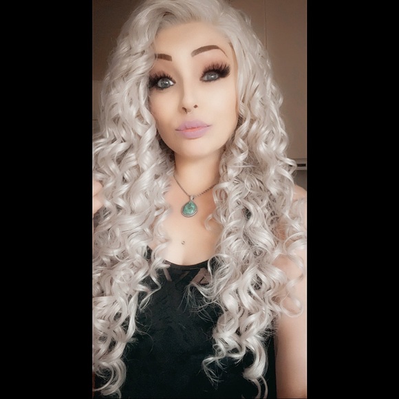 Meet your Posher, Taylor - Picture 1 of 4